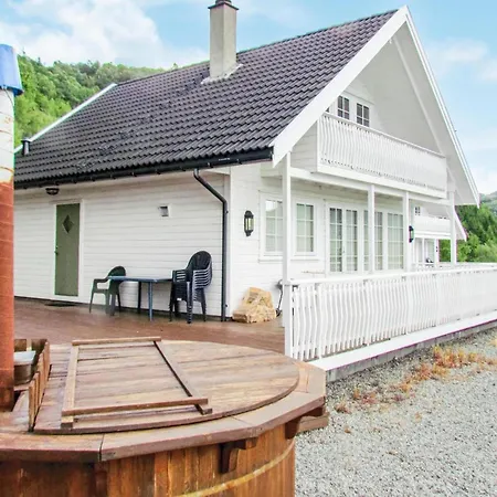 Holiday home Cozy In With House A Mountain View